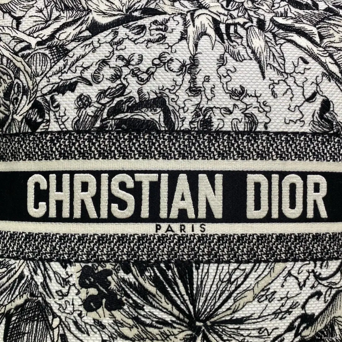 MOTIF CHRISTIAN PILLOW BLACK WORLD 0817